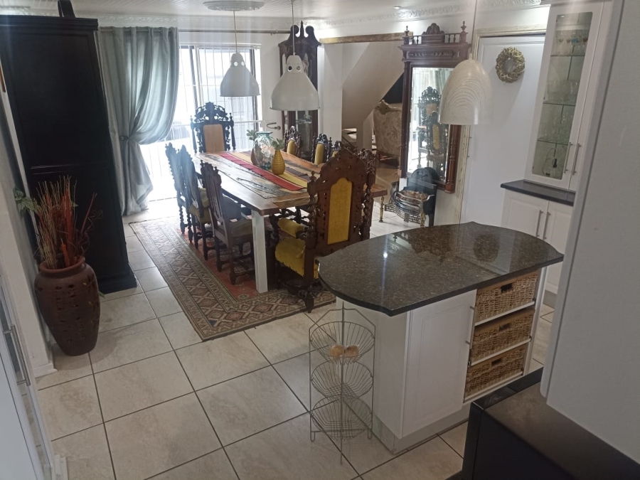 5 Bedroom Property for Sale in Heiderand Western Cape